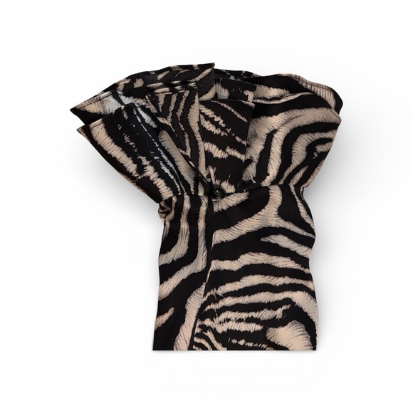 NWOT St. John Black and White Patterned Women’s Ruffled Blouse Sz 16 Fits as Lg - Picture 4 of 10